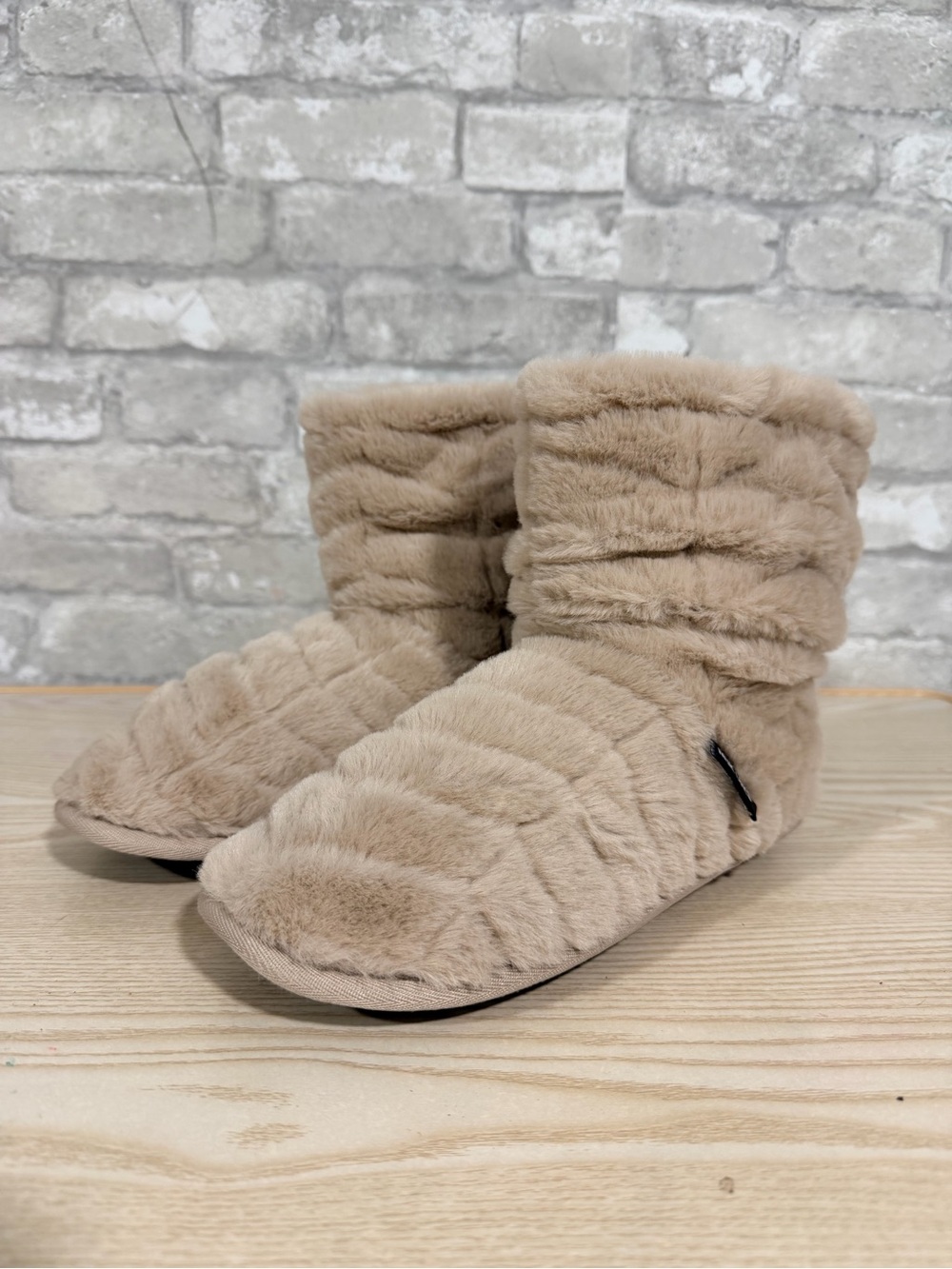 NWT Muk Luks Women's Plush Faux Fur Boot Slippers - Fairy Dust Small 5-6